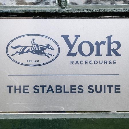 The Stable Suite At York Racecourse Exterior photo