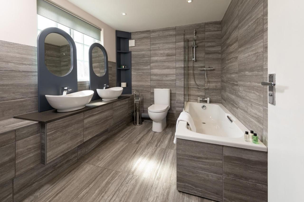 The Stable Suite At York Racecourse Exterior photo