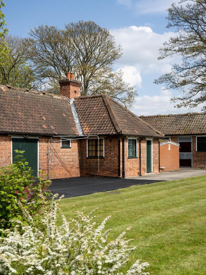 The Stable Suite At York Racecourse Exterior photo