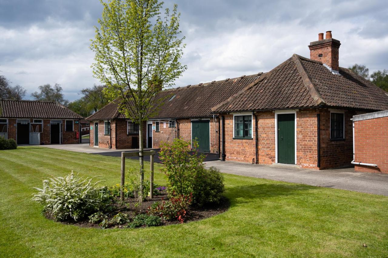 The Stable Suite At York Racecourse Exterior photo