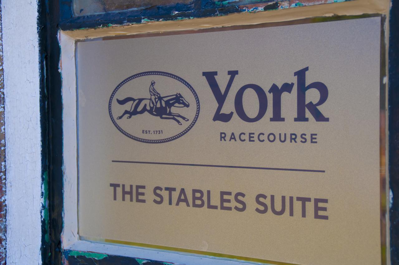 The Stable Suite At York Racecourse Exterior photo