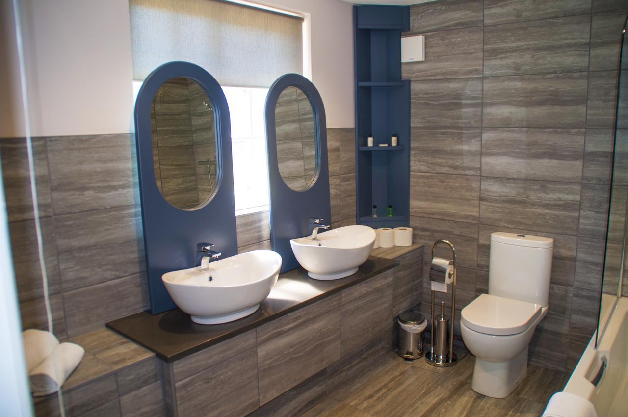 The Stable Suite At York Racecourse Exterior photo