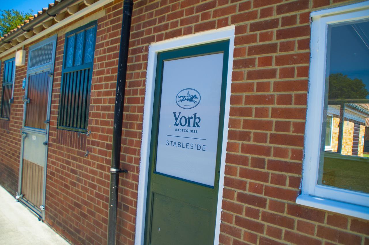 The Stable Suite At York Racecourse Exterior photo